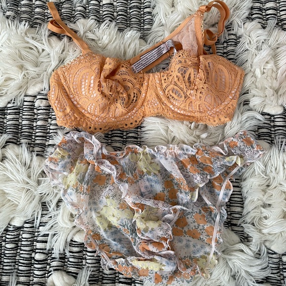 Victoria’s Secret ruffle cheekini NWOT - Picture 3 of 4